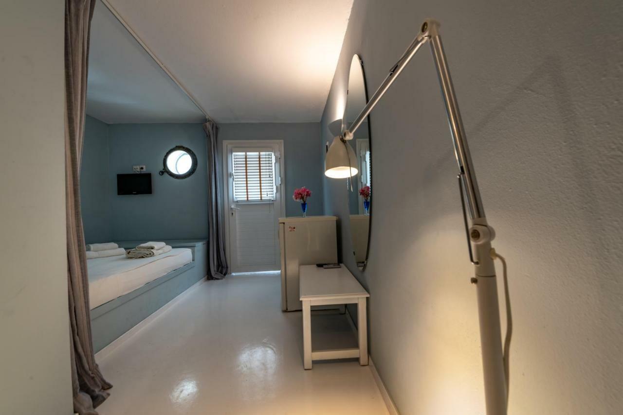 Kymothoi Rooms & Pool Bar Gavrio Exteriör bild