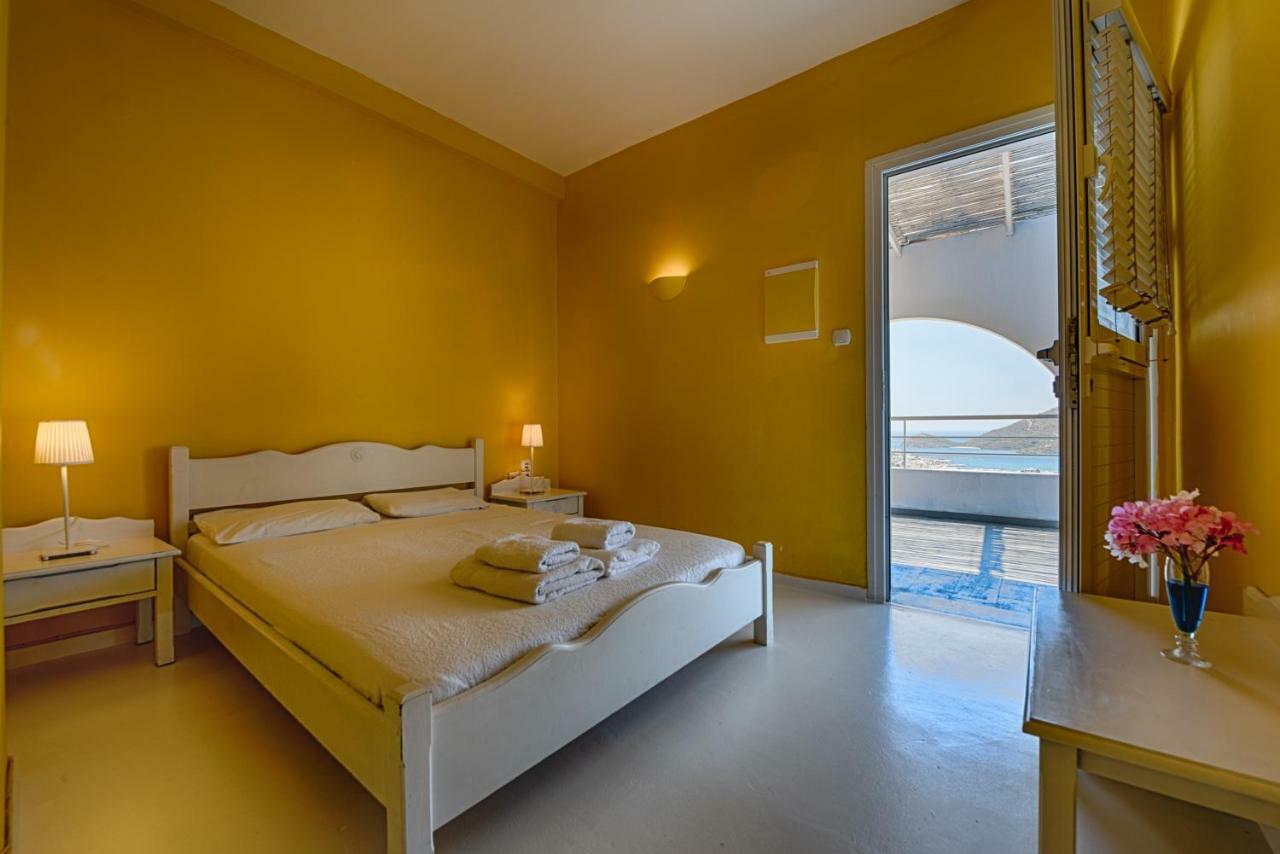 Kymothoi Rooms & Pool Bar Gavrio Exteriör bild